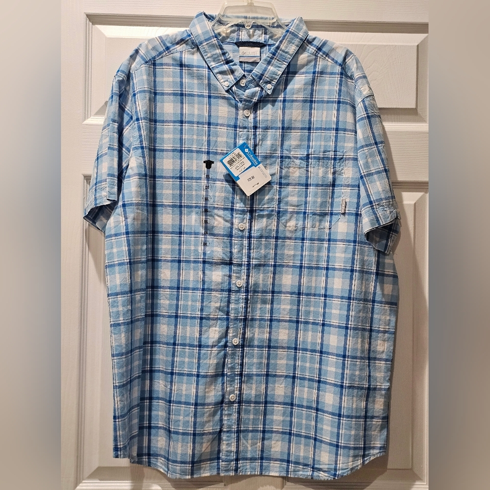 Columbia Blue and White Collar Casual Button Down Short Sleeve Shirt